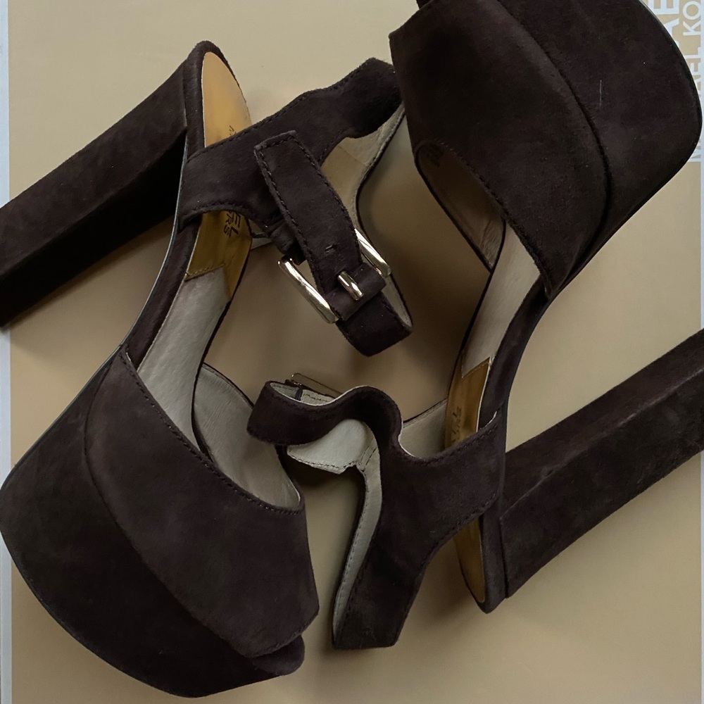 MK CHOCOLATE SUEDE PLATFORM PUMPS
